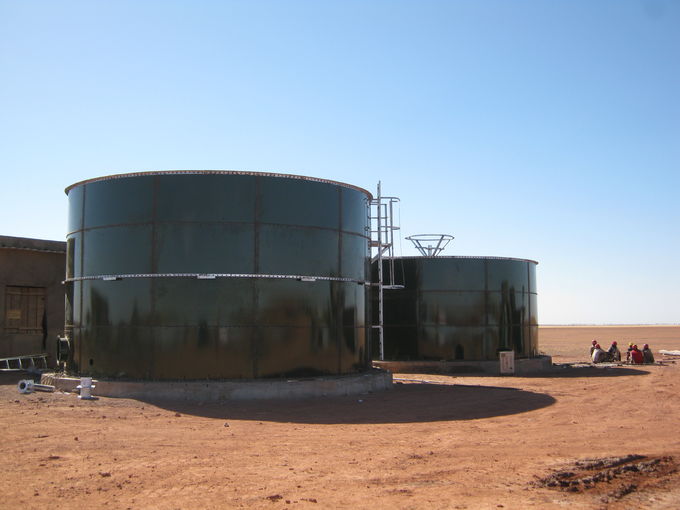 Các bể lưu trữ nước thải được sơn bằng men trong xử lý nước bằng trung tâm men 0